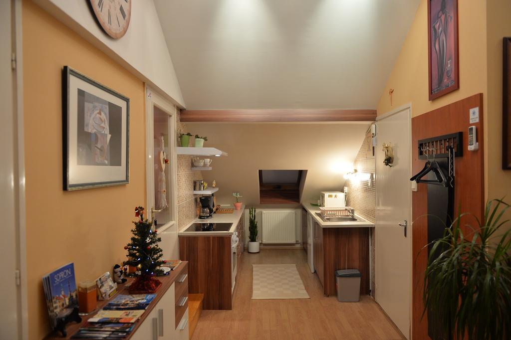 Sopron Eszter Apartman Room photo